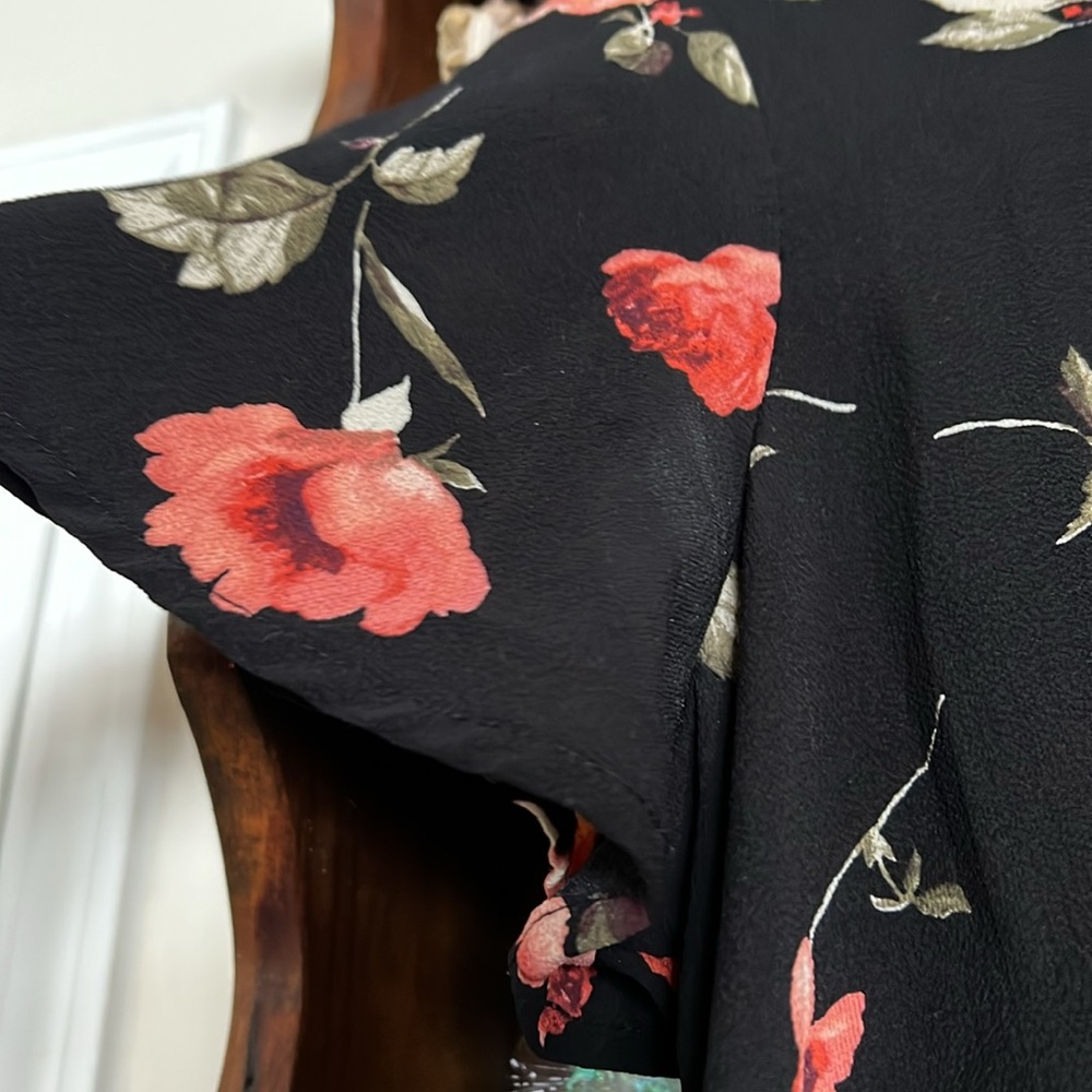 REWIND Black/Coral/Peach/Cream Floral Flutter Sleeve Crop Top, Size XL, GUC. - Picture 5 of 9
